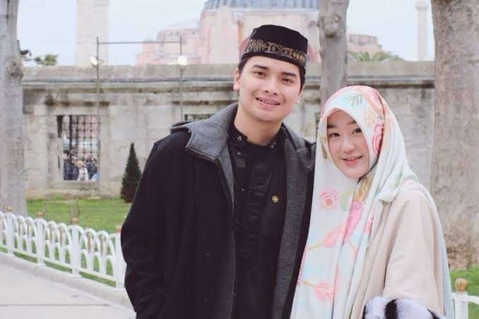 Alvin Faiz dan Larissa Chou masih bermusuhan dan saling bongkar aib sejak cerai hingga detik ini. (Foto: Instagram)