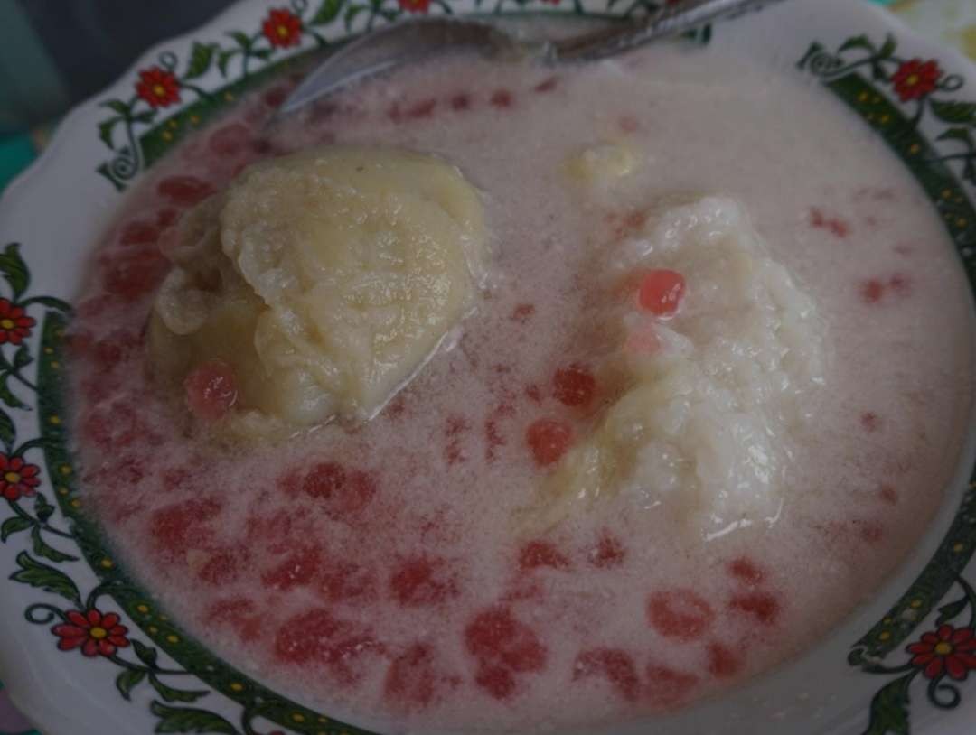 Semangkuk ketan durian bikin ketagihan. (Foto Deni Lukmantara/Ngopibareng.id)