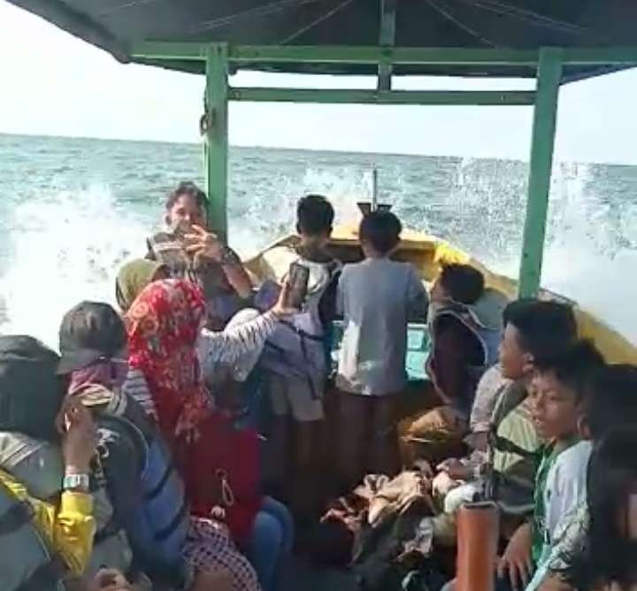 Kapal tradisional merupakan salah satu fasilitas wahana kelautan di WBL Lamongan (Foto: Istimewa)