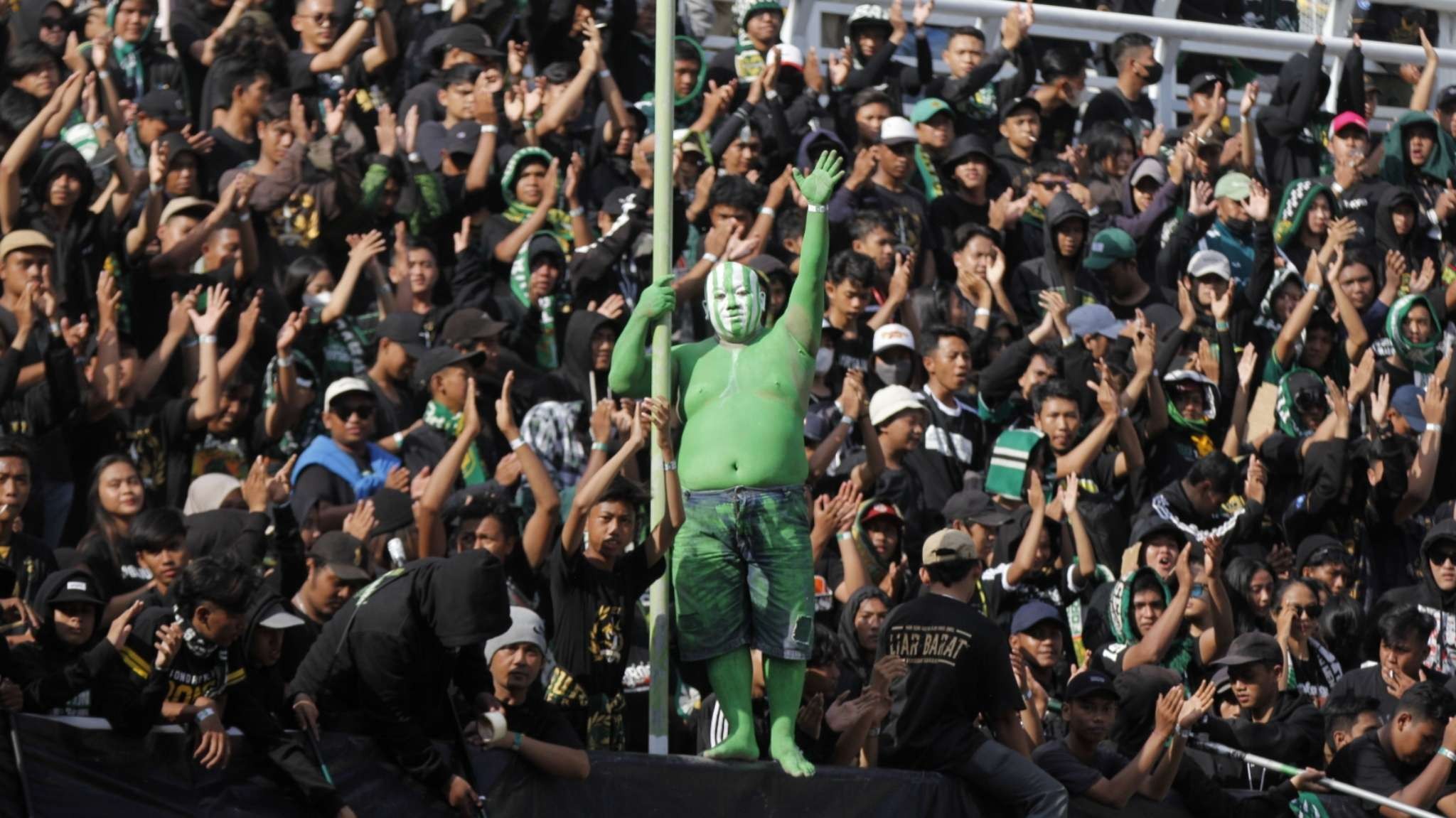 Bonek Mania direncanakan hadir langsung pada laga Persita melawan Persebaya di Tangerang, Rabu 18 Januari 2023. (Foto: Fariz Yarbo/Ngopibareng.id)