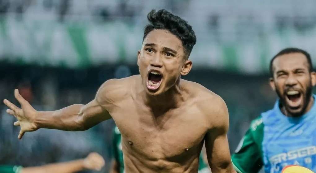 Marselino Ferdinan mencetak gol yang membawa Persebaya unggulan 1-0 atas Persita. (Foto: Persebaya.id)