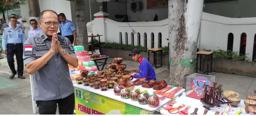 Kepala Kanwil Kemenkumham Jatim, Imam Jauhari mengunjungi Lapas Kelas 2A Kediri. (Foto: Fendi Lesmana/Ngopibareng.id)