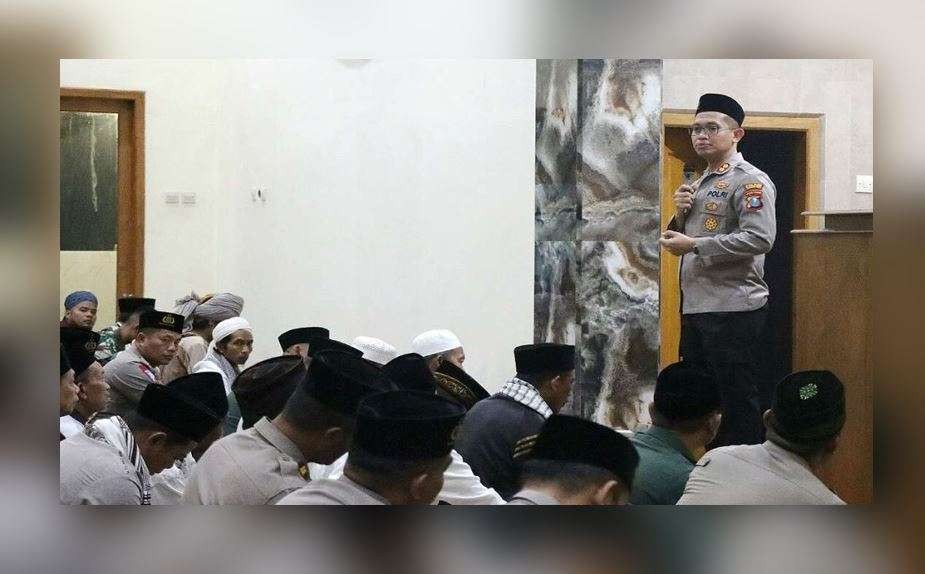 Kapolres Bondowoso AKBP Wimboko optimalkan program Subuh Keliling dalam menghadapi tahun politik 2023-2024.(Foto: Guido/Ngopibareng.id)