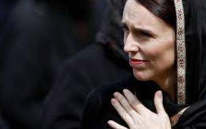 Jacinda Ardern saat berkabung dalam peristiwa teror di masjid di Christchurch, Selandia Baru. (Foto: The New Yorker)