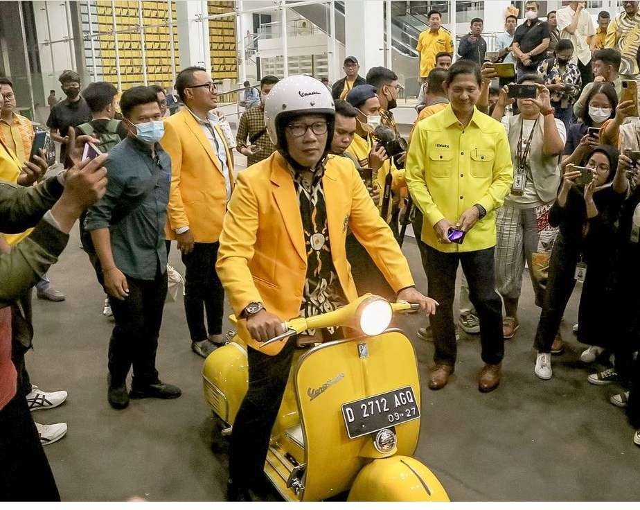 Gubernur Jawa Barat Ridwan Kamil resmi menjadi kader Partai Golkar. (Foto: Instagram @airlanggahartarto_official)