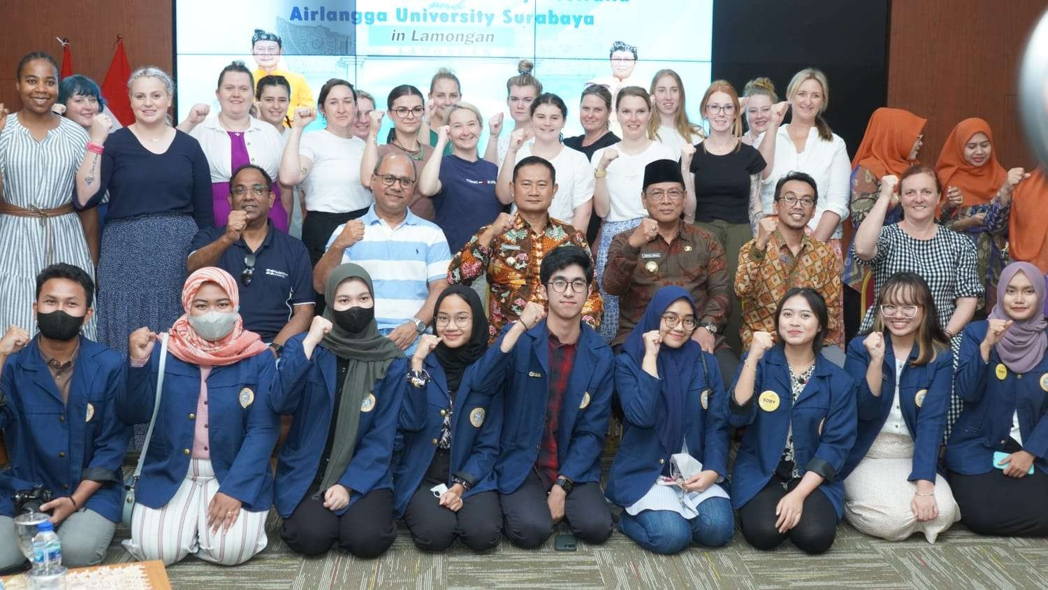 Bupati Lamongan Yuhronur Efendi saat menerima mahasiswa Australia dan Unair. (Foto: Dokumentasi Kominfo Lamongan)