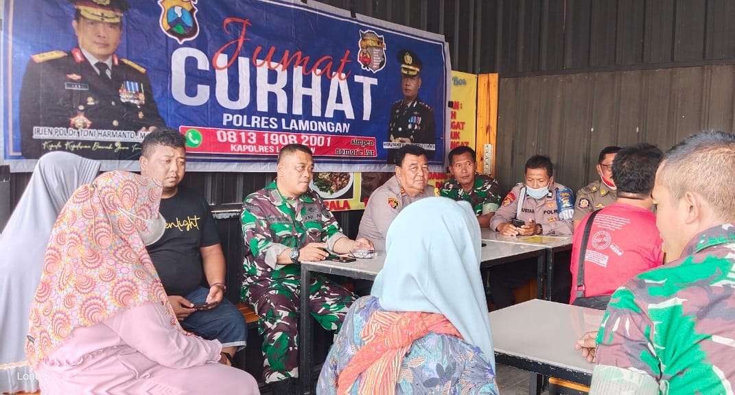 Keterangan Foto : Polsek Kembangbahu saat menggelar Jumat Vurhat   (Istimewa)