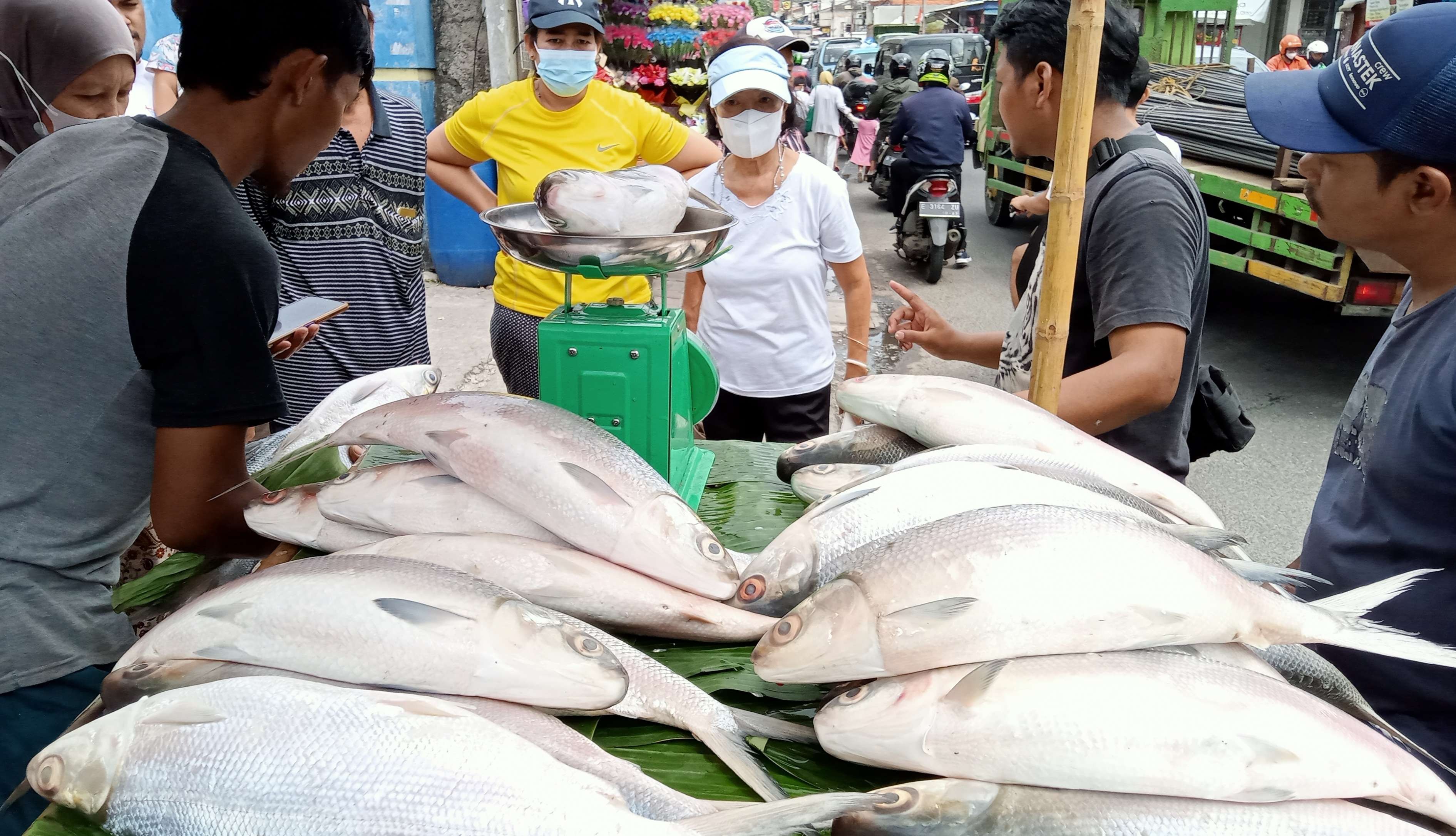 Pasar Bandeng Rawa Belong Jakarta Barat hanya ada menjelang Perayaan Imlek. (Foto: Asmanu Sudharso/Ngopibareng.id)