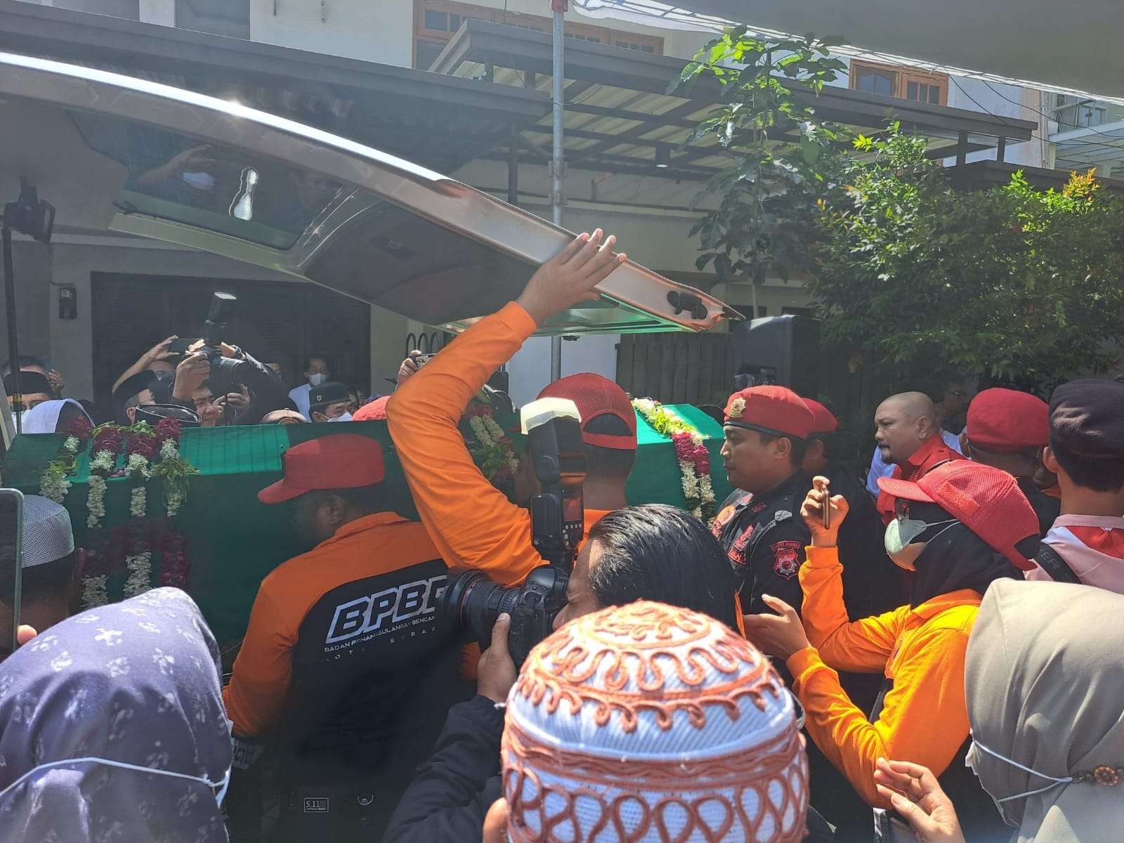 Suasana rumah duka ayahanda Walikota Surabaya, Eri Cahyadi. (Foto: Ist)