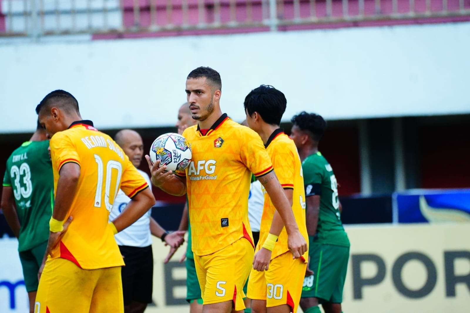 Satu setengah musim bergabung bersama Persik, Arthur Felix pilih pulang kampung untuk mendampingi ayahnya yang sedang sakit di Brasil. (Foto: Media Officer Persik)