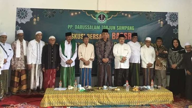 As'ad Said Ali saat bersilaturahmi kepada para ulama Madura di Pondok Pesantren Darussalam, Torjun, Sampang. (Foto: asad said ali)