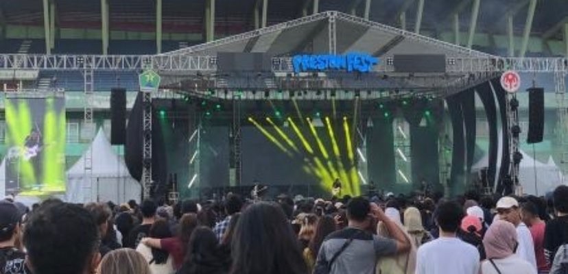 Acara hiburan yang dikolaborasikan dengan bazzar UMKM di Stadion Gajayana, Kota Malang (Foto: Lalu Theo/Ngopibareng.id)