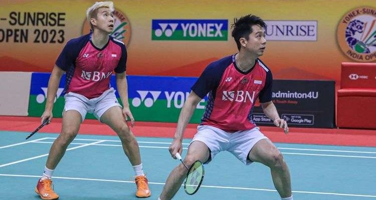 Marcus Fernaldi Gideon/Kevin Sanjaya Sukamuljo harus mundur pada pertandingan babak 16 besar Indonesia Masters 2023 karena Marcus mengalami cedera. (Foto: PBSI)