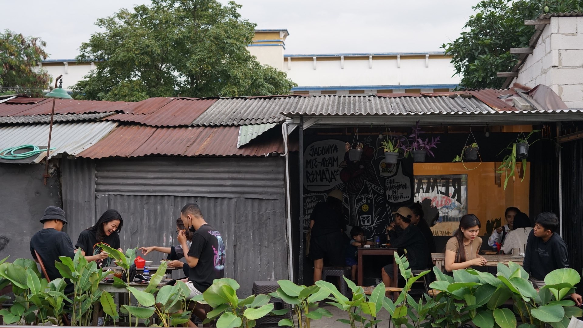 Warung Mie Ayam Remajah di Jalan Karya Timur, Blimbing, Kota Malang. (Foto: Mie Ayam Remajah)