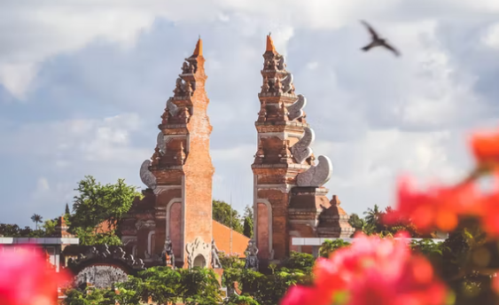 Badan Meteorologi Klimatologi dan Geofisika (BMKG) memprakirakan hujan beserta kilat dan angin kencang akan turun di sebagian besar wilayah Bali. (Foto: unsplash)