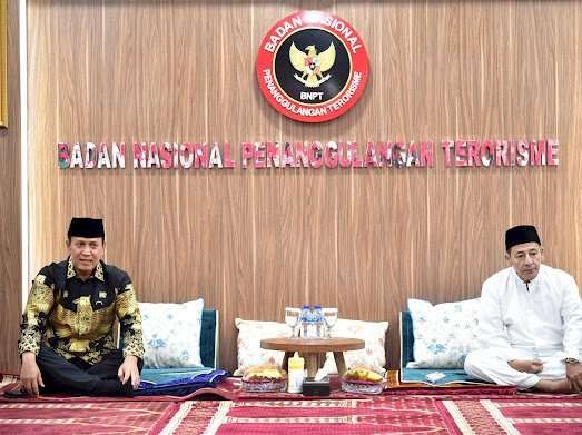 Kepala BNPT Komjen Boy Rafli Amar bersama dengan anggota Dewan Pertimbangan Presiden periode 2019-2024 Dr Habib Muhammad Lutfhi bin Yahya pada Kamis 30 Desember 2023.(Foto: dok BNPT)