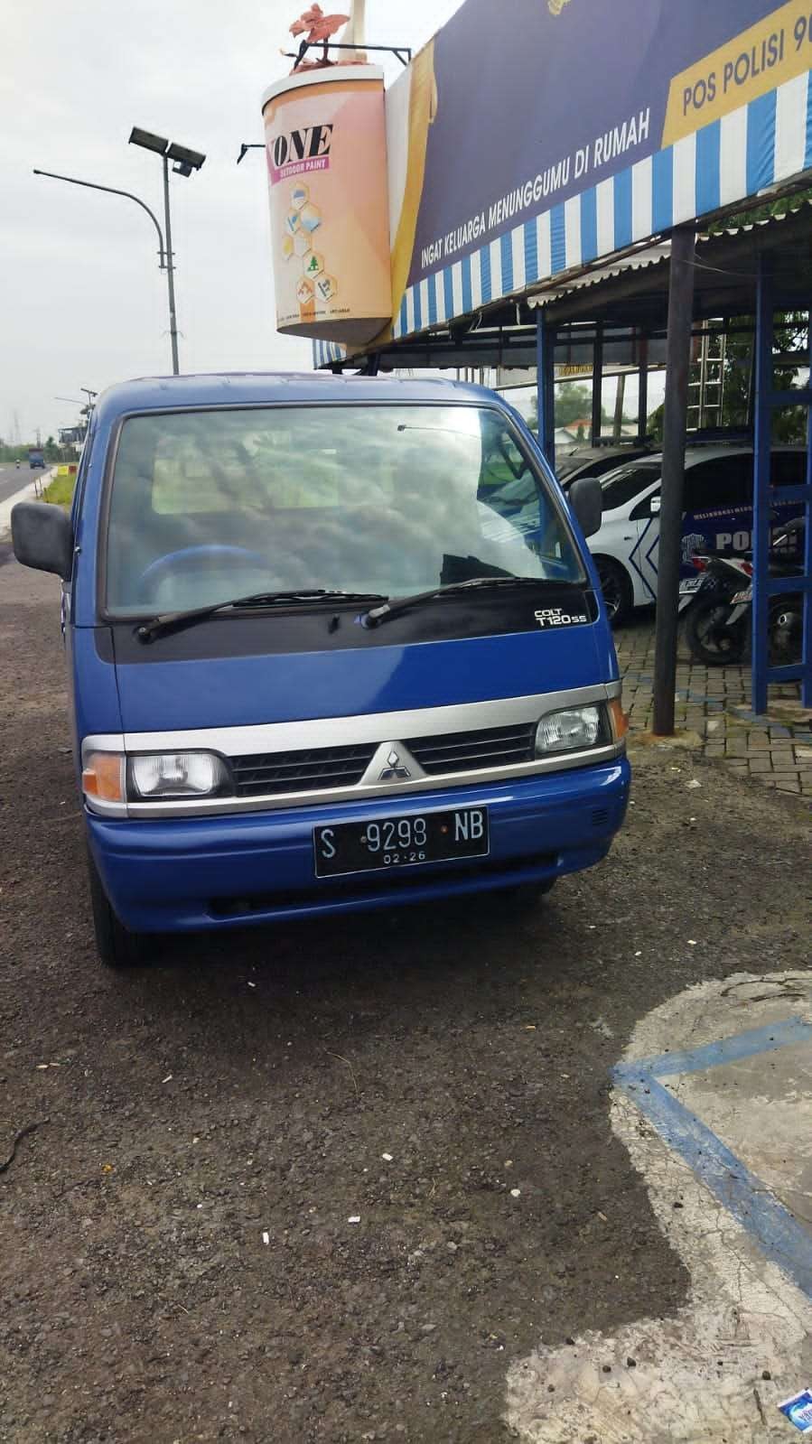 Pikap hasil curian ditemukan terparkir pinggir jalan.(Foto Dokumen Satlantas Polres Mojokerto Kota)