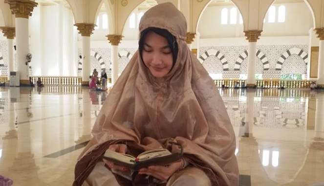 Al-Quran dibaca kaum Muslimin dan Muslimah dan dipelajari hingga akhir zaman. (Ilustrasi)