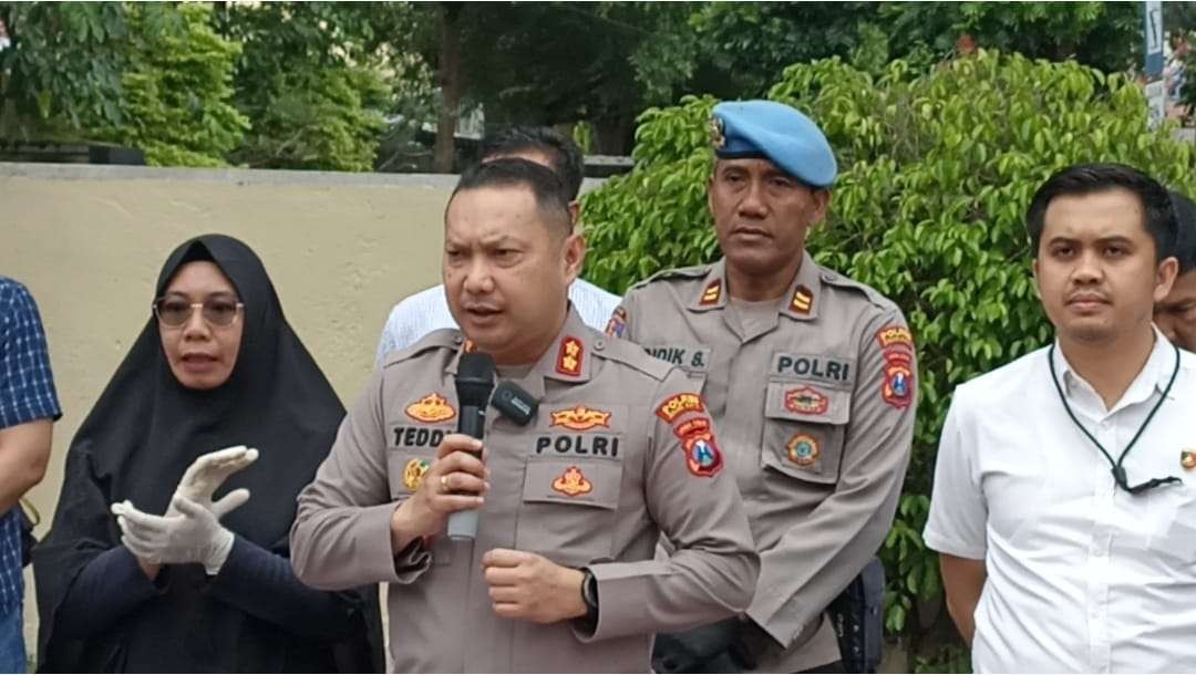 Kapolres Kediri Kota AKBP Teddy Chandra Memberikan keterangan rilis pengungkapan kasus. (Foto: Fendi Lesmana/Ngopibareng.id)