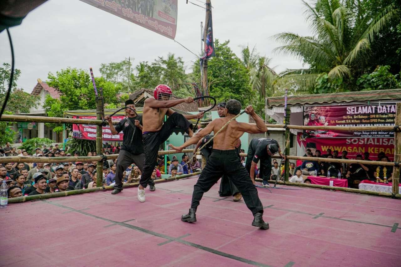 Seni pertunjukan bela diri Tiban. (Foto: Dok. DPD PDI Perjuangan Jatim)