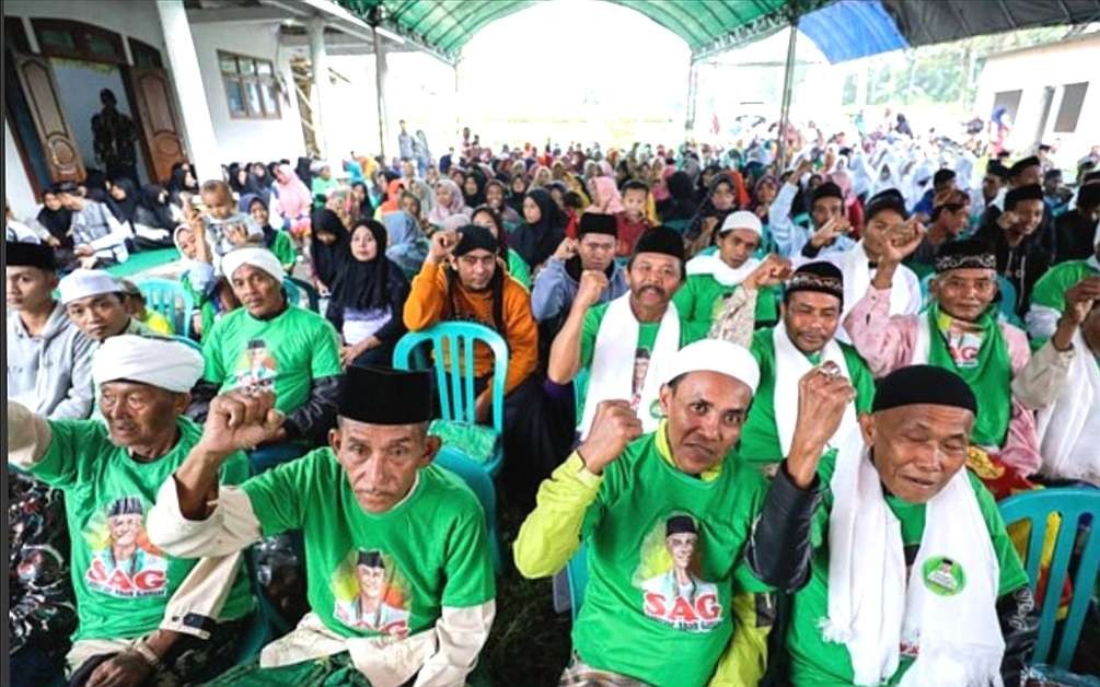 Santri, ulama, dan masyarakat di wilayah Tapal Kuda doa bersama relawan Santrine Abah Ganjar di Jambesari Darushollah Bondowoso. (Foto: Istimewa)