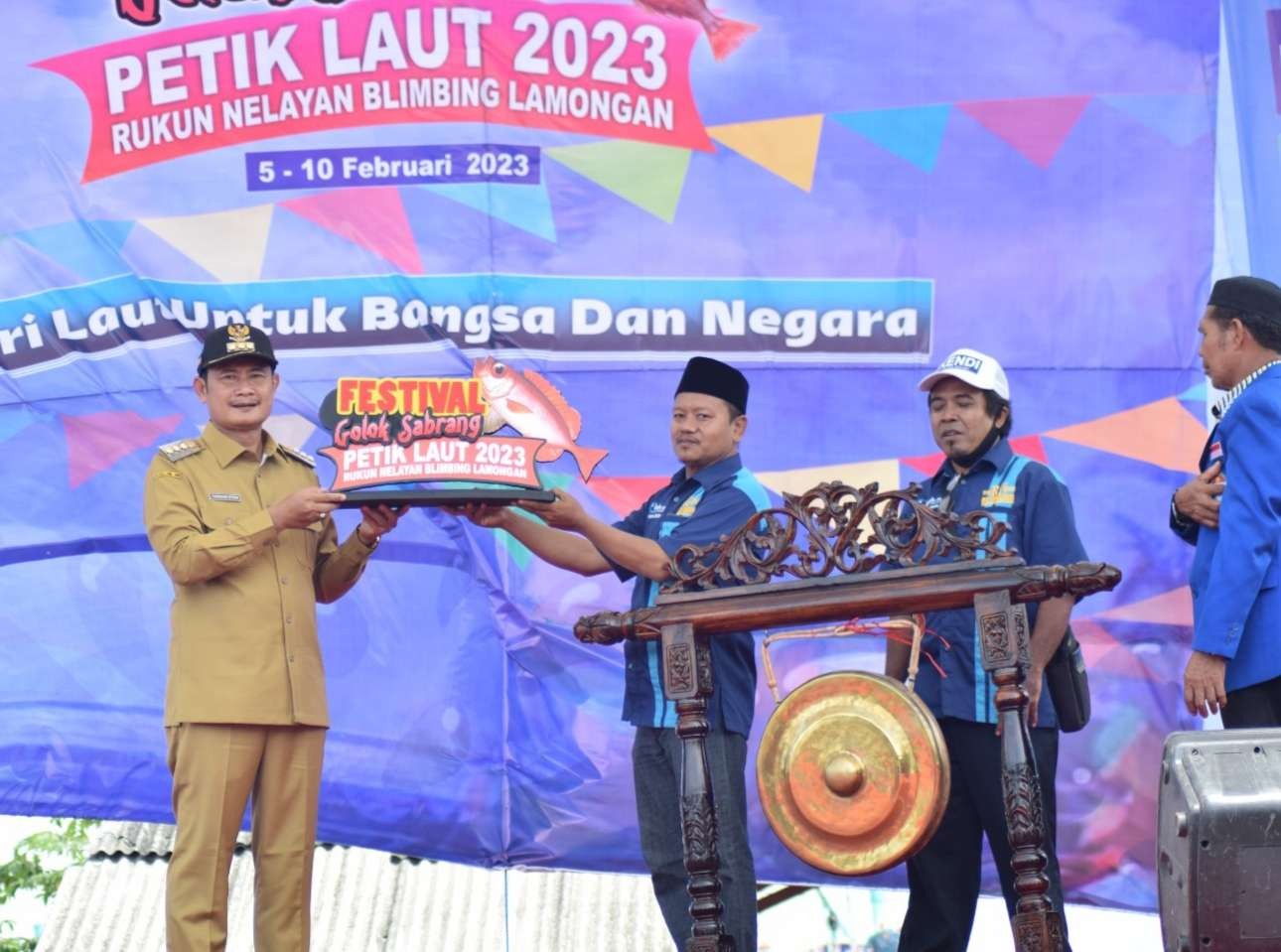 Bupati Lamongan Yuhronur Efendi membuka Festival. Golok Sabrang di Blinbing, Paciran (Foto:Dokumentasi Dinas Kominfo Lamongan)