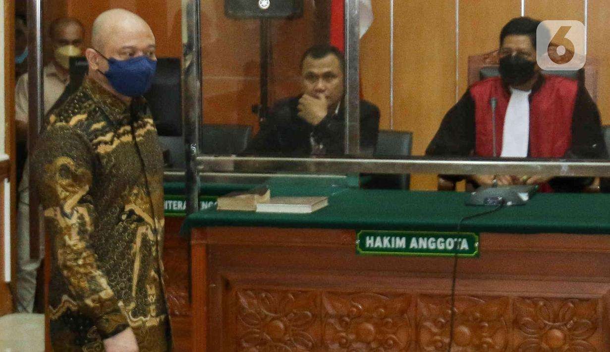 Terdakwa Teddy Minahasa pada sidang kasus narkoba di PN Jakarta Barat, pada Senin 6 Februari 2023.(Foto: liputan6.com)