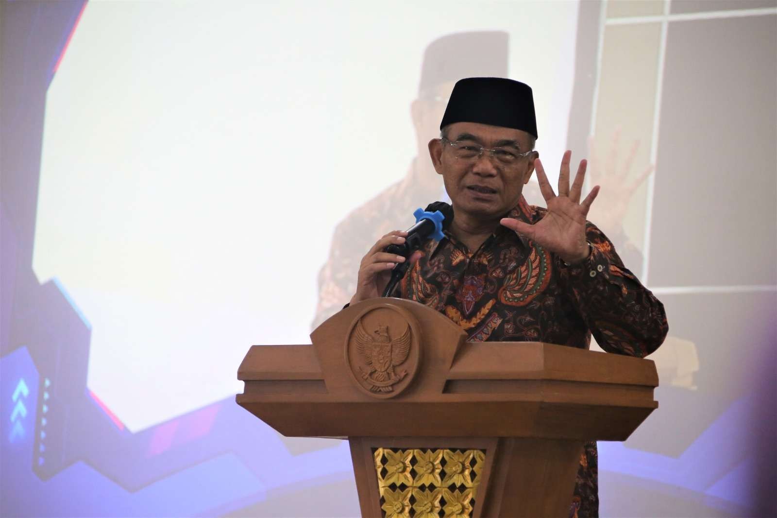 Menteri PMK Muhadjir Effendy mengatakan fenomena abad kreatif yang menempatkan informasi, pengetahuan, kreativitas, inovasi, teknologi digital dan jejaring sebagai sumberdaya. (Foto: Istimewa)