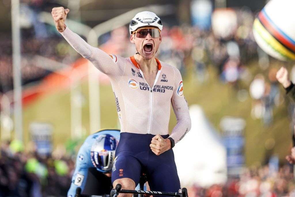 MVDP berhasil mengembalikan performanya dengan menjuarai UCI Cyclocross World Championship 2023 setelah mengalami cedera punggung di 2021. (Foto: Istimewa)