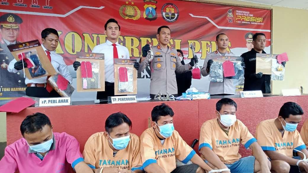 Konferensi Pers Polres Tuban atas pengungkapan kasus selama Bulan Januari 2023, satu diantaranya pengungkapan kasus curas di Jalan Ronggolawe Tuban. (Foto: Khoirul Huda/Ngopibareng.id)