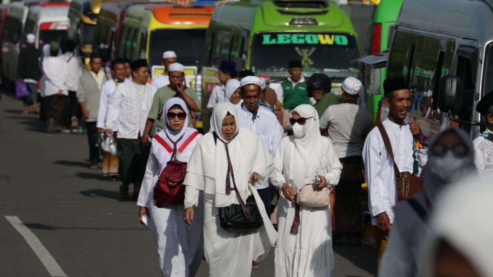 Cuaca cerah di Sidoarjo hanya bertahan hingga siang hari. Hujan sempat turun di sore hari meski hanya sebentar. (Foto: Fariz Yarbo/Ngopibareng.id)