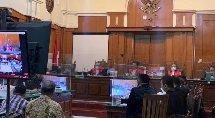 Terdakwa Security Officer, Suko Sutrisno saat menyebut awal Tragedi Kanjuruhan disebabkan oleh pihak kepolisian yang agresif. (Foto: Andhi Dwi/Ngopibareng.id)