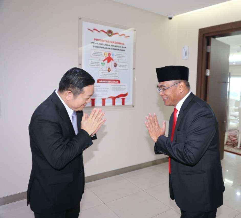 Menteri Koordinator Bidang Pembangunan Manusia dan Kebudayaan (Menko PMK) Muhadjir Effendy dan Sekretaris Jenderal ASEAN periode 2023-2027 Kao Kim Hourn, di Kantor Kemenko PMK, Jakarta Pusat, pada Senin 6 Februari 2023.(Foto: istimewa)