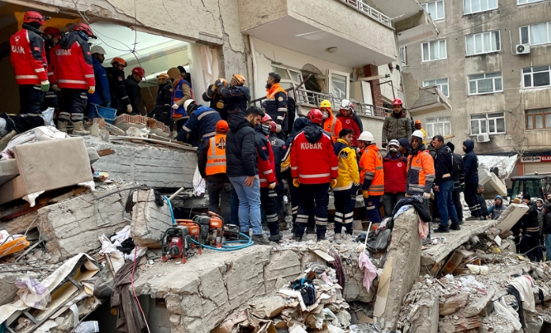 Korban meninggal di gempa di Turki meningkat menjadi 8.700 meninggal per Rabu 8 Februari 2023. Korban diduga akan meningkat lebih banyak. (Foto: Anadolu)