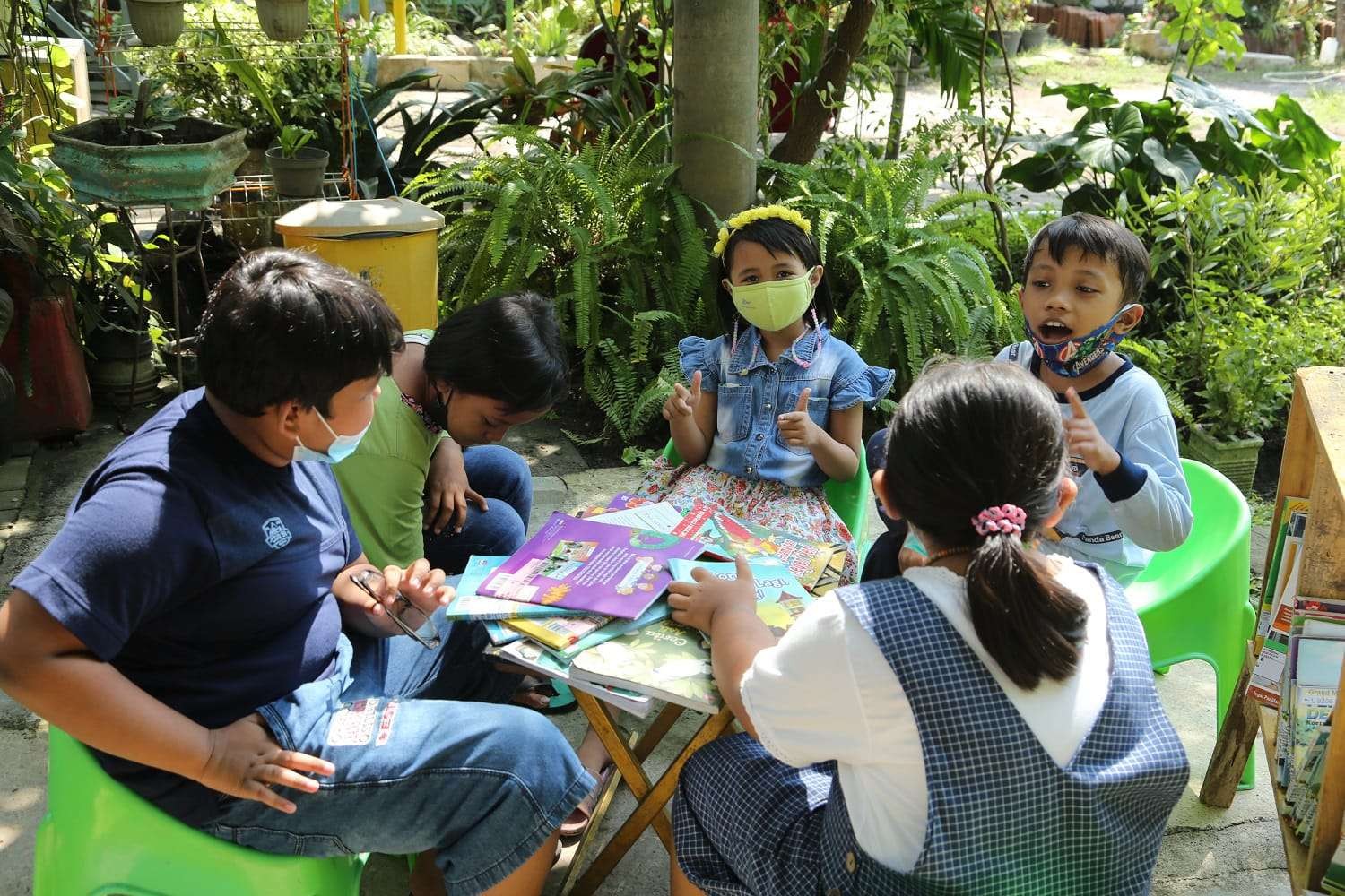 Ilustrasi TBM yang ada di Surabaya dimanfaatkan anak-anak untuk kurangi gadget. (Foto: Humas Pemkot Surabaya)