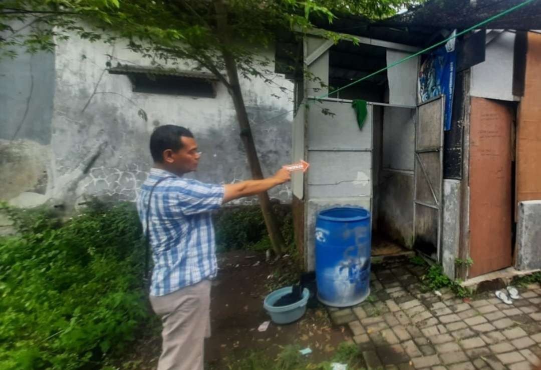 Polisi olah TKP percobaan bunuh diri.(Foto Dokumen Polsek Puri)