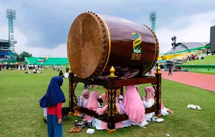 Bedug raksasa saat harlah NU tidak hilang, tapi diamankan (foto : Aini/Ngopibareng.id)