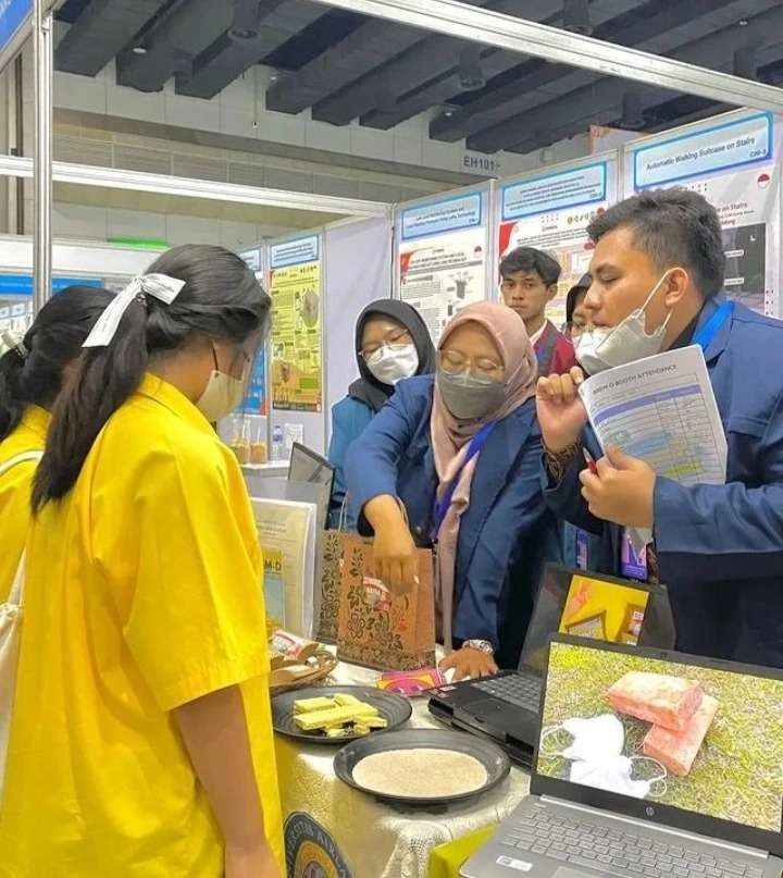 Ciptakan inovasi brem kulit durian, mahasiswa Unair ukir prestasi internasional. (Foto: Dok Unair)