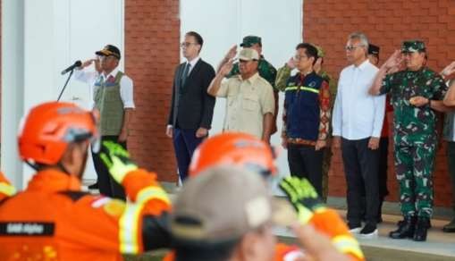 Menhan Prabowo Subianto melepas keberangkatan bantuan kemanusian untuk Turki yang diguncang gempa (Foto: Humas Kemhan)