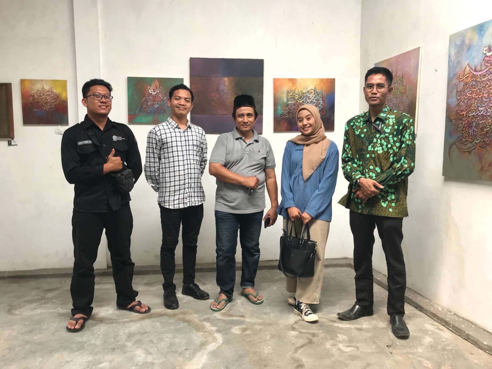 Pameran lukisan kaligrafi karya pelukis Anwar Sanusi. (Foto: istimewa)