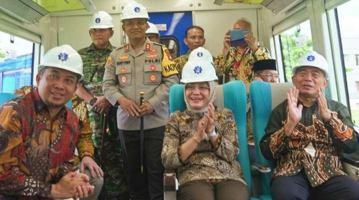 Menko PMK Muhadjir Effendy bersama Direktur Jenderal Pendidikan Vokasi Kemendikbudristek, Kiki Yuliati. (Foto: Dok Kemendikbudristek)