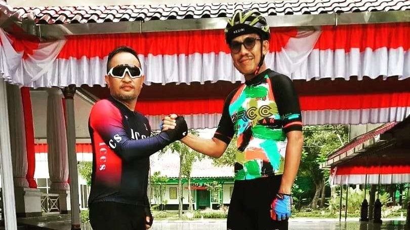 Teguh Sekjen (kiri) bersama Rahmat Hidayat, Ketua klub RB BRCC Bangkalan Madura (kanan).