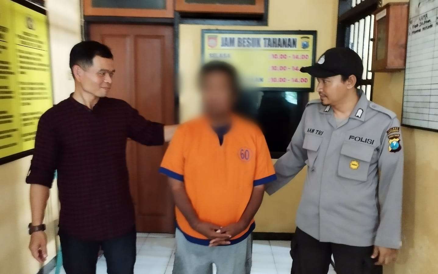 Penjual mainan di depan sekolah mencabuli siswi SD sudah diamankan polisi. (Foto: Muh Hujaini/Ngopibareng.id)