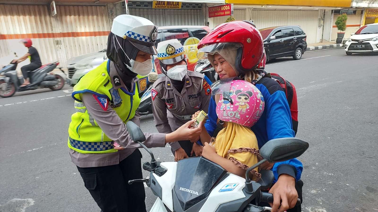 Pengguna jalan diimbau untuk tetap tertib berlalu lintas.(Foto: Dok. Satlantas Polres Mojokerto Kota)