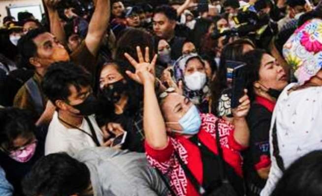 Ruang sidang PN Jakarta Selatan ricuh setelah pembacaan vonis atas terdakwa Eliezer. (Foto: Ant)