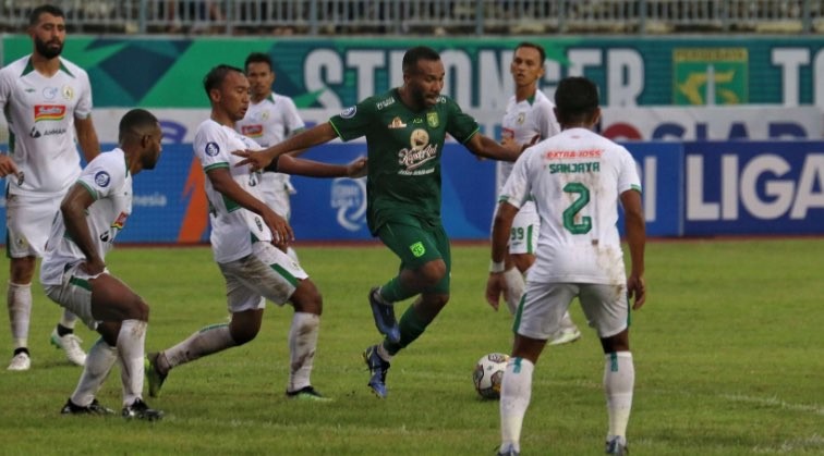 Michael Rumere menjadi salah satu andalan baru Persebaya di lini depan. (Foto: Fariz Yarbo/Ngopibareng.id)