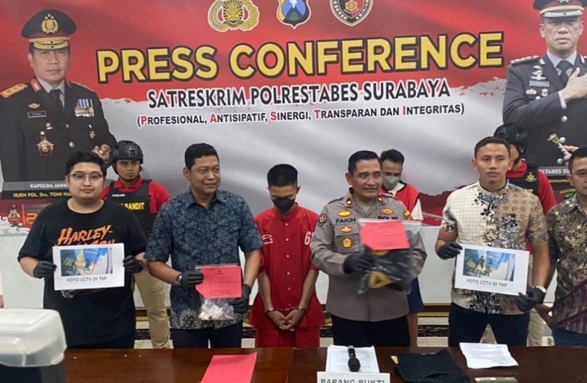 Pelaku penganiayaan mahasiswa Poltekpel Surabaya. (Foto: Andhi Dwi/Ngopibareng.id)