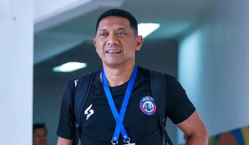 Pelatih Kepala Arema FC, I Putu Gede saat mendampingi tim pada Kompetisi Liga 1 (Foto: Twitter/@AremafcOfficial)