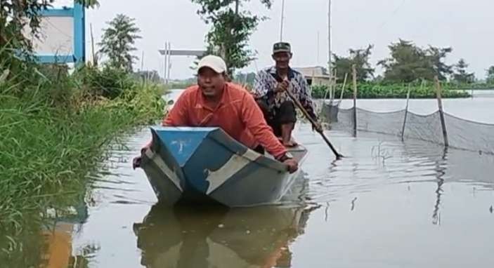 Situasi banjir di wilayah Kecamatan Kalitengah, akibat luapan  air sungai Bengawan Jero (Foto: Istimewa)