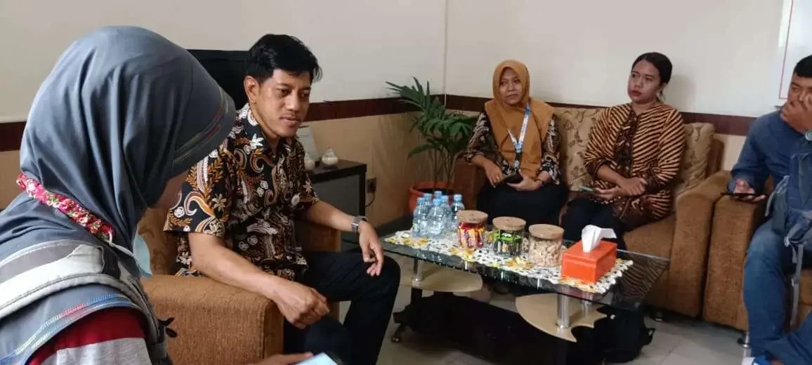 Pengiriman minyak goreng bersubsidi tertunda. (Foto: Fendi Lesmana/Ngopibareng.id)